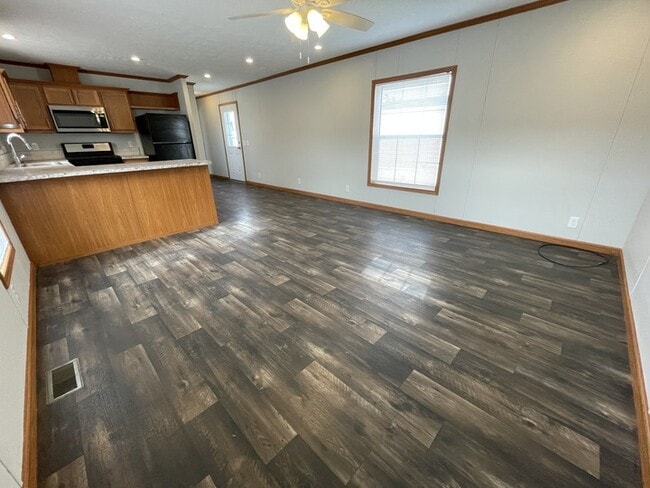 Photo - 38031 Leverette Ave