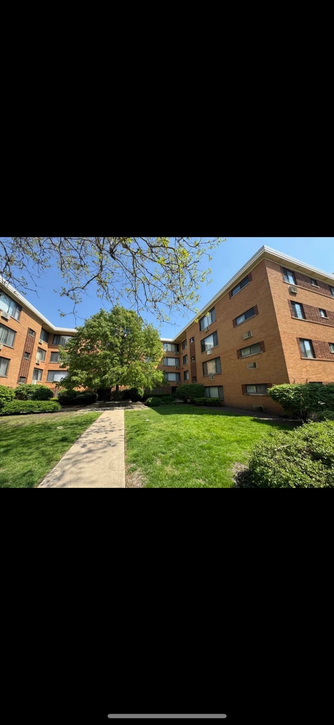 Photo - 2704 W Lunt Ave Condo Unit 104
