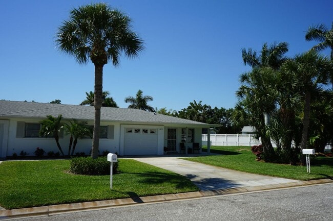 Photo - 1877 Southpointe Dr