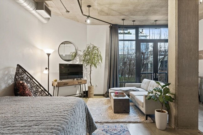 Photo - **FURNISHED** Streetcar Lofts studio w/par... Unit SC211