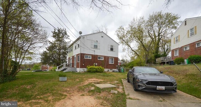 5000 Surrey Ln