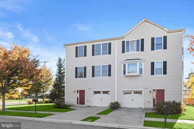 Building Photo - 1 Karendale Ct