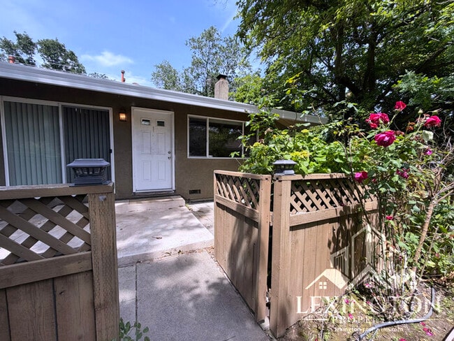 Photo - Gorgeous, 2BD/1BA, Condo in the Villaggio Community off Madison Ave. and Auburn Blvd.! Unidad 1