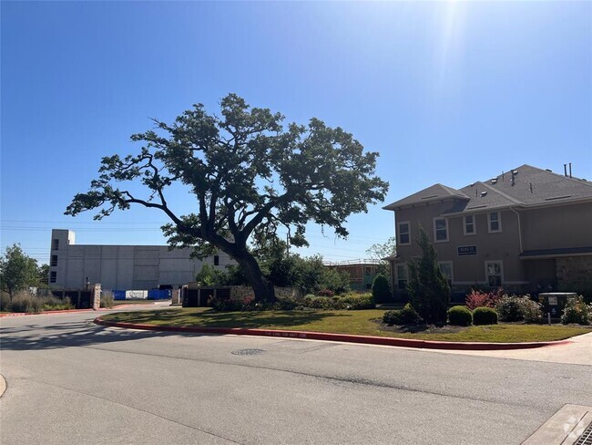 Building Photo - 13800 Lyndhurst St Unit 123 Rental