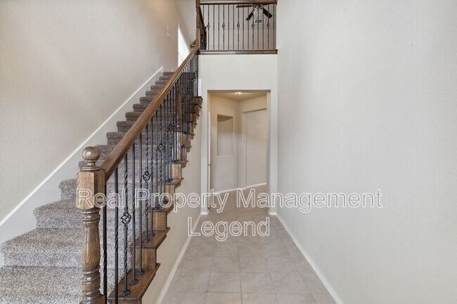 812 Gray Fox Dr