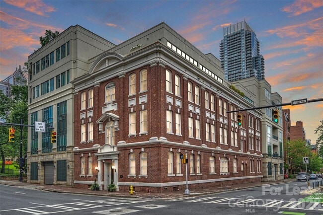 229 N Church St Unit 304