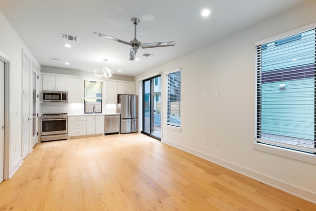 Photo - 1118 Walton Ln