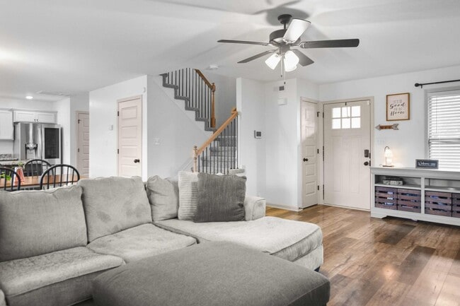 Photo - Pet Friendly Three Bedroom!