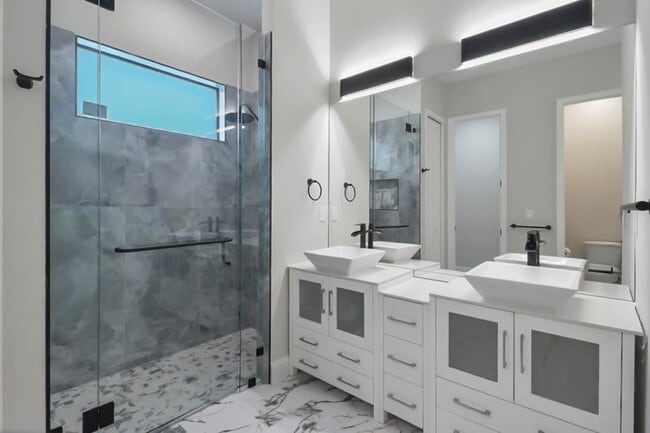 Photo - 850 SW Abingdon Ave