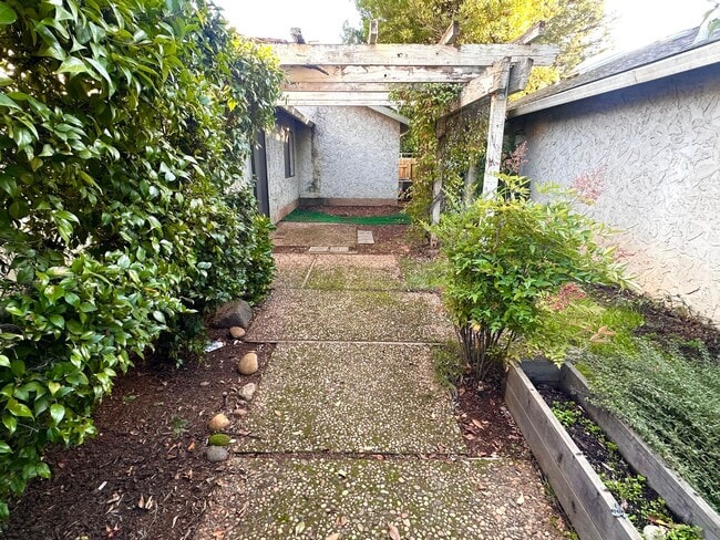 Photo - 1473 Manzanita Ave