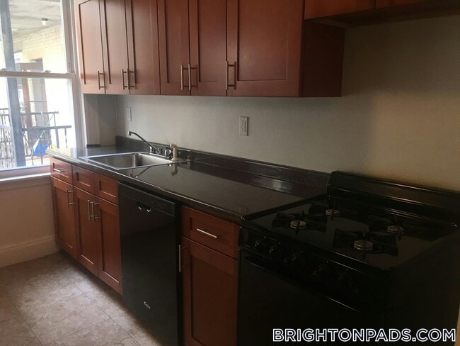 Building Photo - 1626 Commonwealth Ave Rental