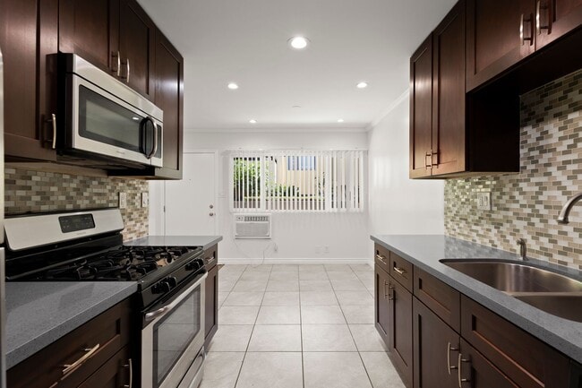 Photo - Cozy Perfect Location Three Bedroom Availa...