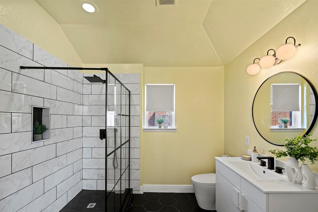 Photo - 2123 Enchanted Park Ln