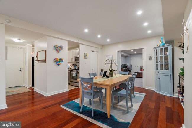 Photo - 219 S 18th St Unit 1016