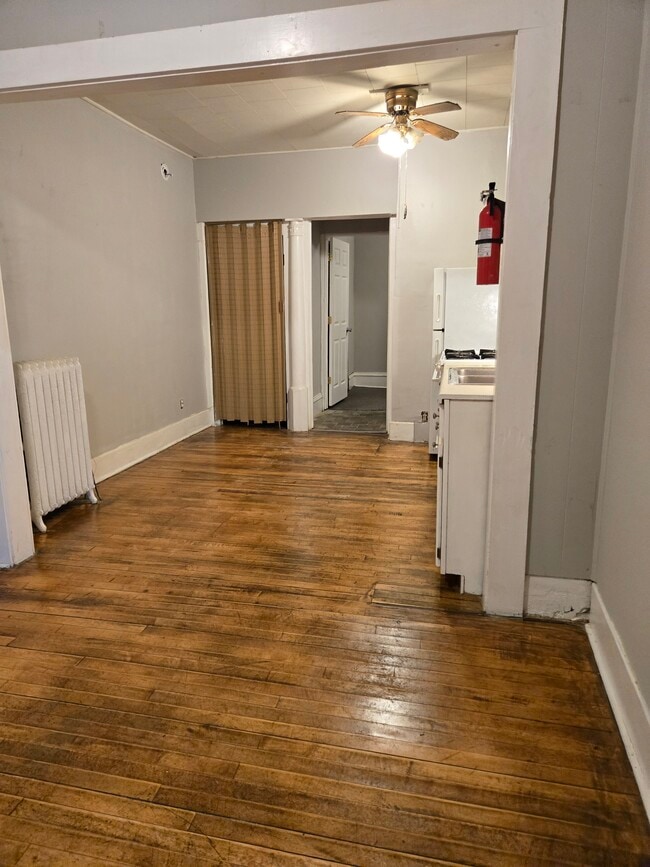 Building Photo - 1706 Como Ave SE Unit 1
