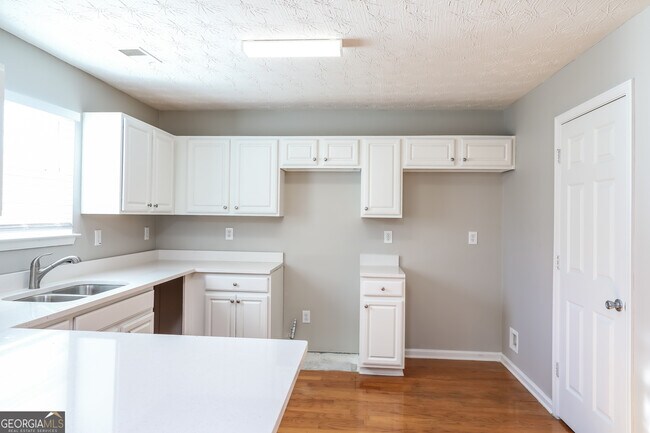 Photo - 250 Shadowbrooke Dr