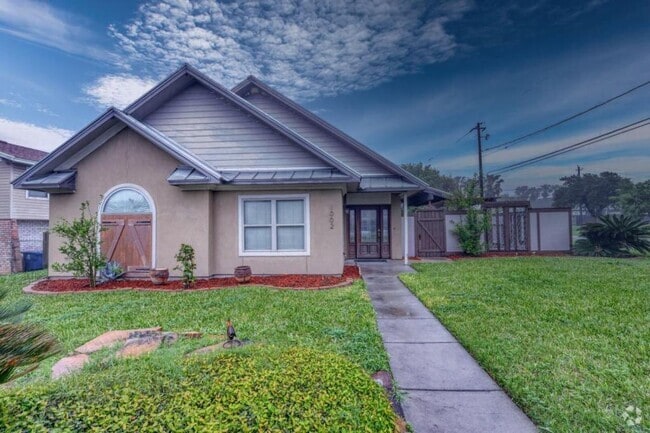 Building Photo - 1002 Bayview Dr Rental