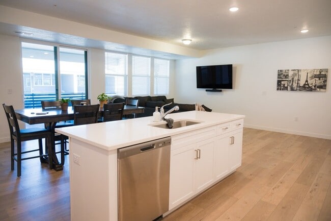 761 W Blue Magic Ln Unit 302