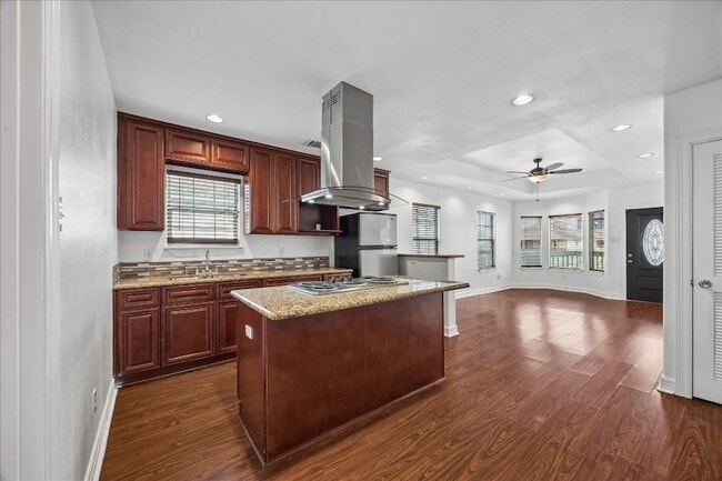 Photo - 708 E 32nd St