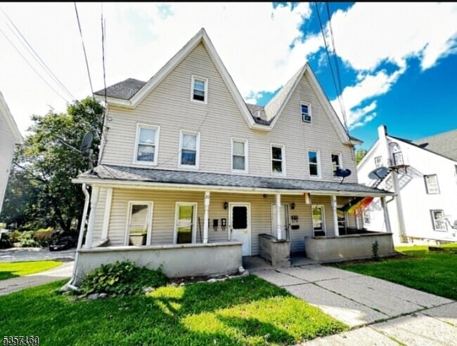Building Photo - 18 Sussex St Unit B Rental