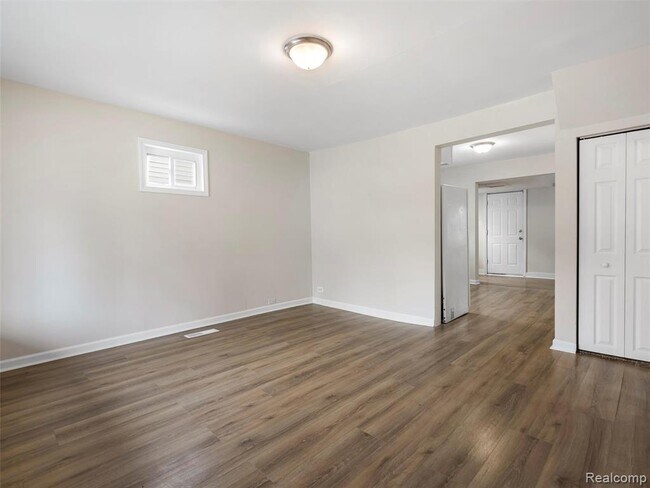 Photo - 7060 Maxwell Ave