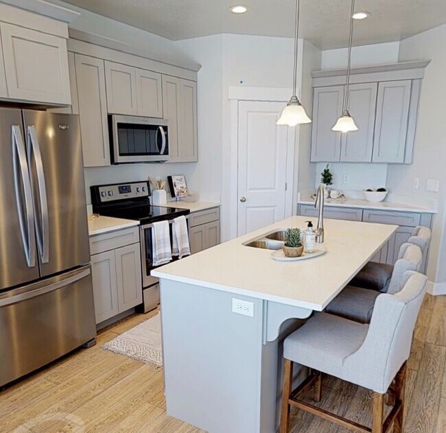 Photo - Luxury Townhome For Rent - Four Bedrooms!!