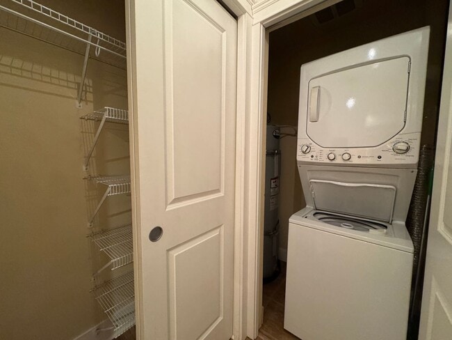 Photo - Downtown  1 Bed 1 Bath Condo Unit Close to Everything New Flooring New Appliances