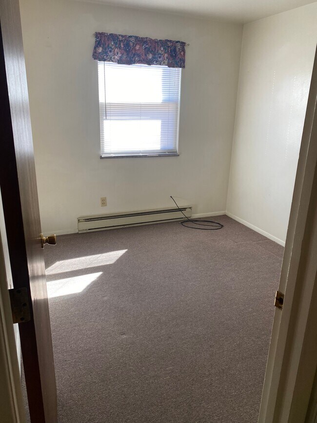 Photo - 655 Portis St