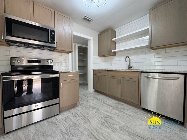 Charming 3-Bedroom Home Minutes from Eglin... - Charming 3-Bedroom Home Minutes from Eglin...
