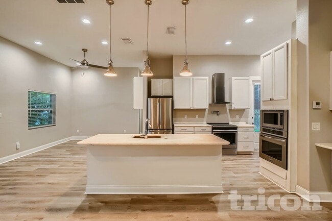 Photo - 1912 Carrigan Ave