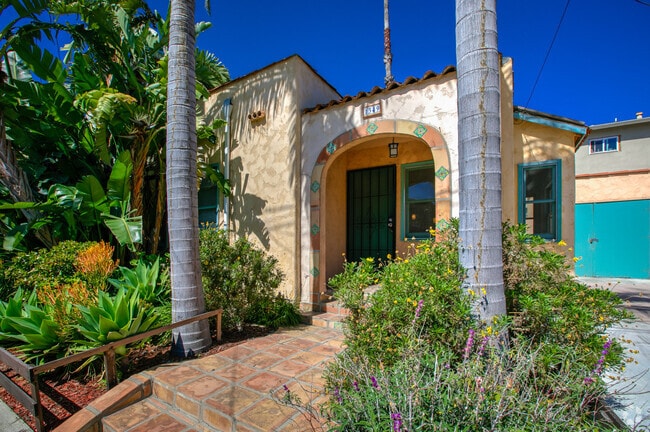 Building Photo - 1349 N Citrus Ave Rental