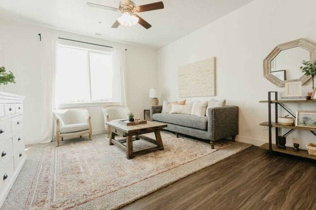 Photo - 346 W 435 N