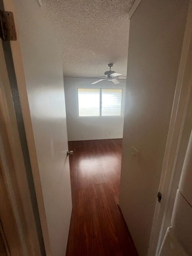 Building Photo - 2 Bed / 1.5 Bath / 1 covered reserved parking - Great Kailua Location! Unit A240