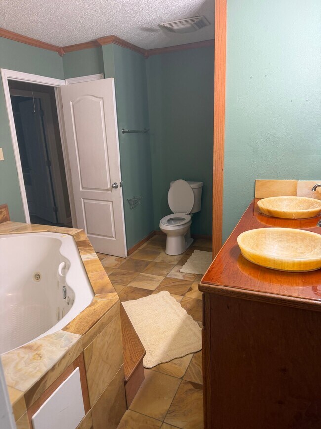 Photo - 2412 Riverbend Dr