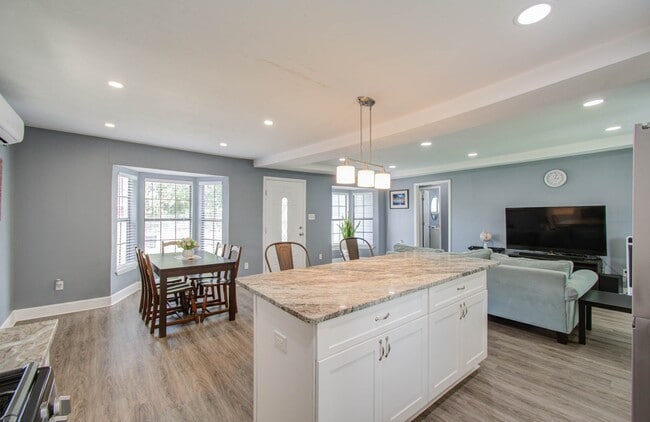 Photo - 3330 Kelton St