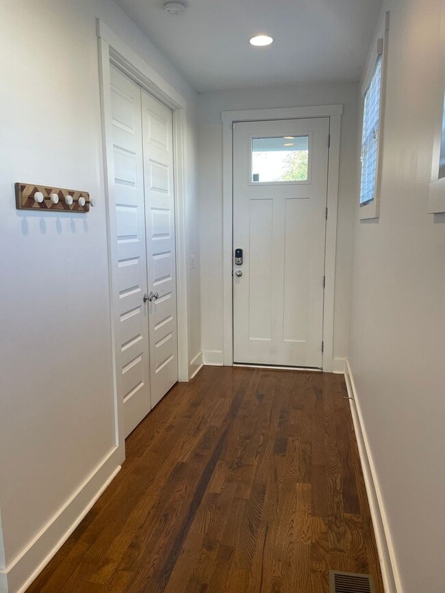 Photo - 561A Veritas St