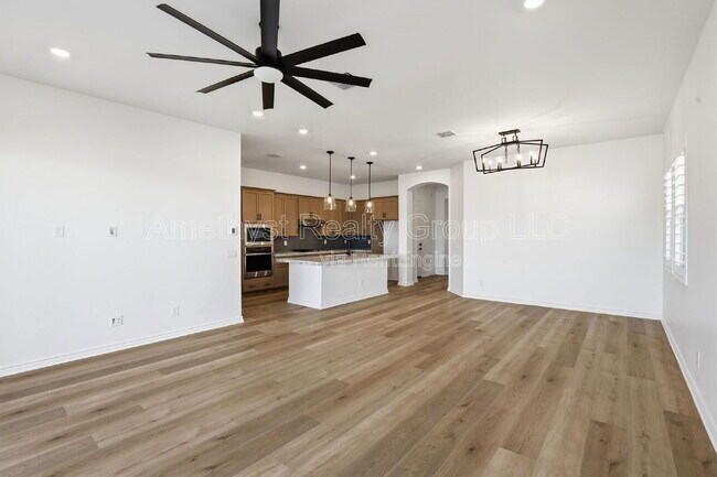 Photo - 15660 W Pershing St