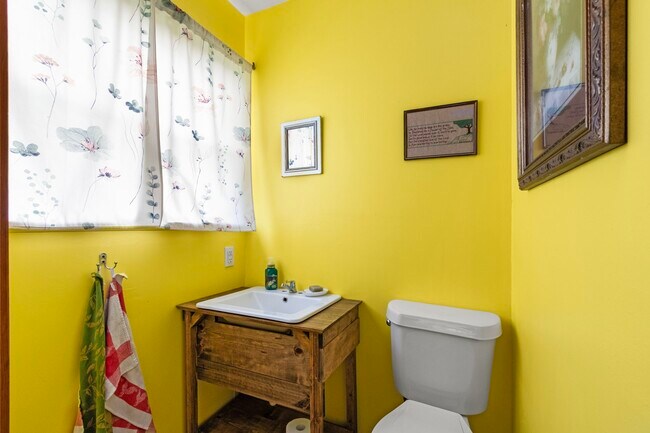 Photo - 815 Millpond Dr