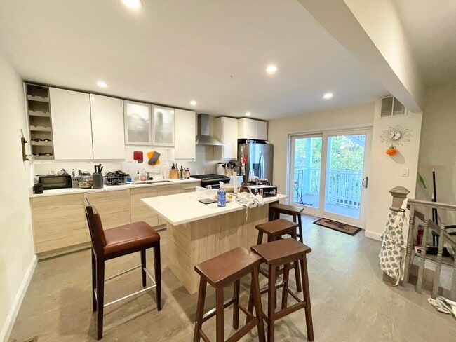 Photo - 21 Iroquois St Unit 1