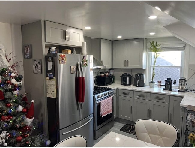 Building Photo - 28 Linden Ave