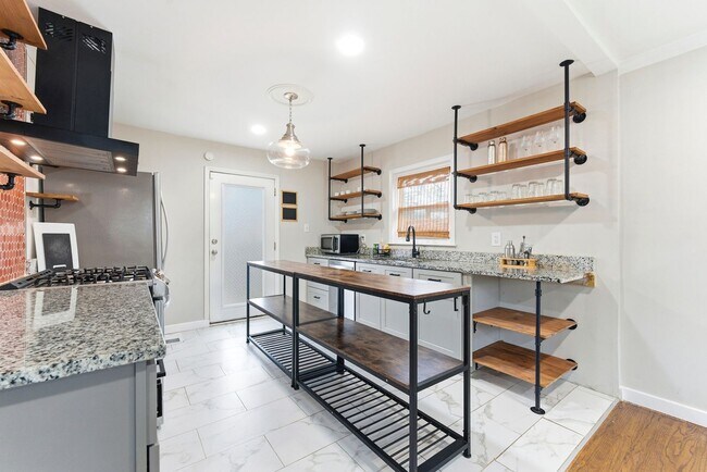 Photo - 3136 Forrest Hills Dr SW