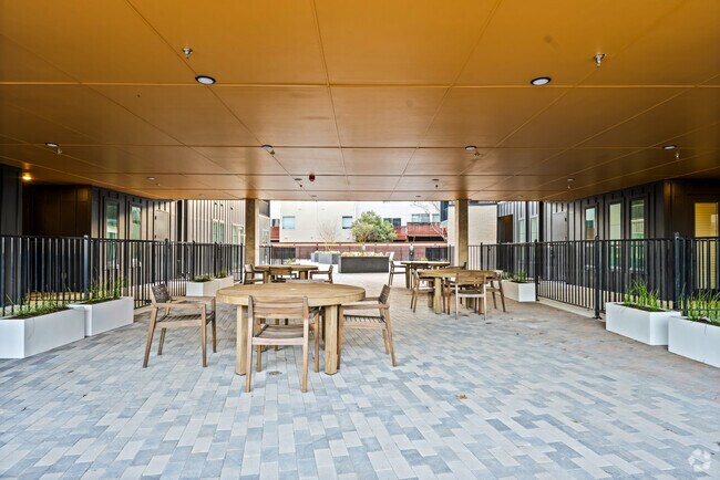Capitol Flats - Landscaped Courtyard and grill - Capitol Flats