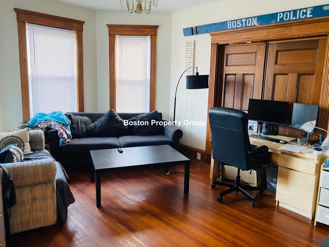 Building Photo - 109 Calumet St Unit 1