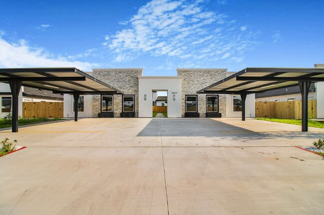 Building Photo - "Spacious & Modern 2-Bedroom, 2-Bath Haven in Mission, TX - Your Perfect Retreat!"