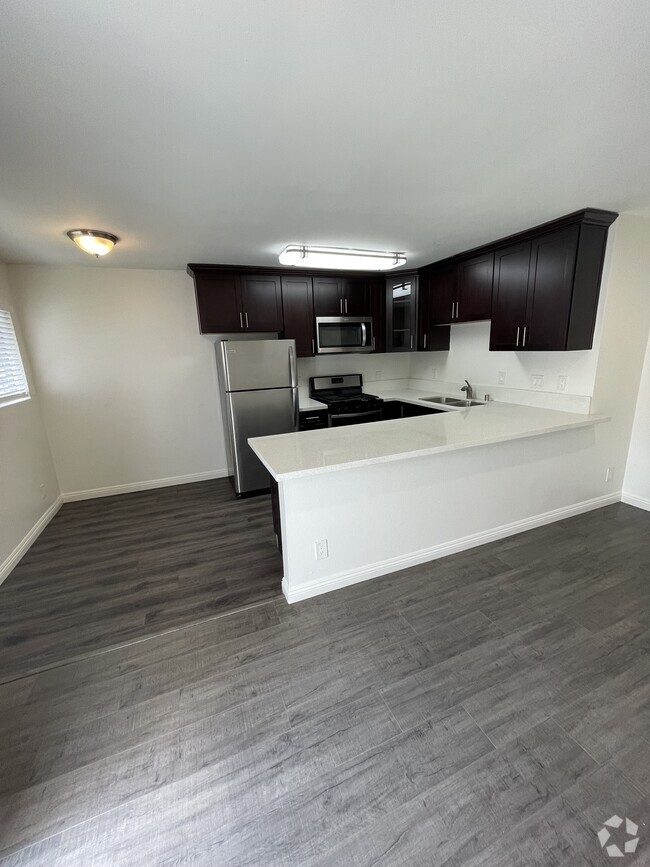 Upgraded gourmet Kitchen and dining nook - 278 E Washington Blvd Rental