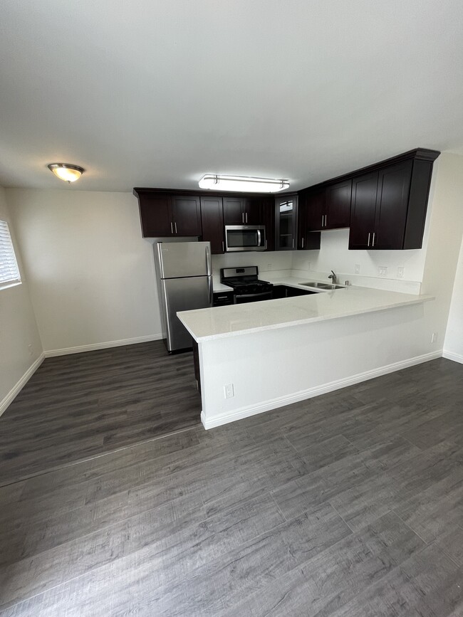 Upgraded gourmet Kitchen and dining nook - 278 E Washington Blvd Apartments