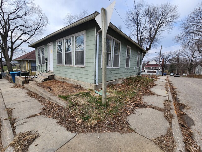 Building Photo - 113 Maplewood St Rental
