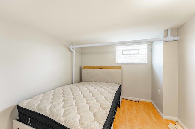 Photo - 5510 W Barry Ave