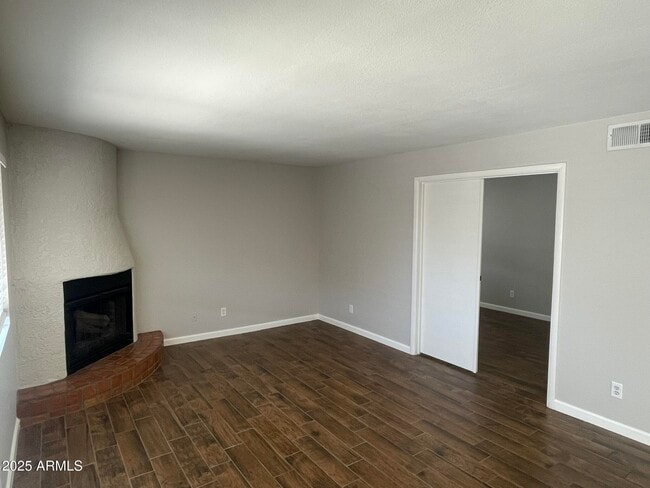 Building Photo - 3309 N 70th St Unit 204