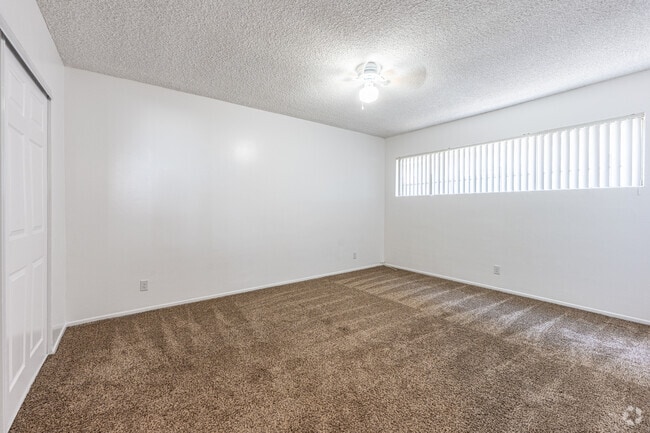 2BR, 1BA - 888SF - Primary Bedroom